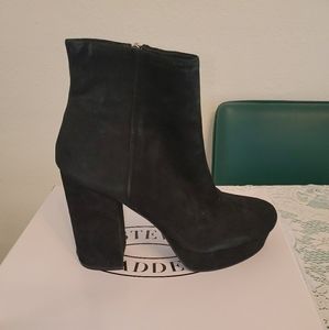 Steve Madden Gratify suede booties